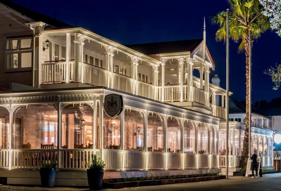 Paradise On The Strand Russell Exterior photo